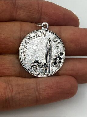 Vtg 925 Sterling Silver Vintage Washington DC Monument Coin Medallion Charm